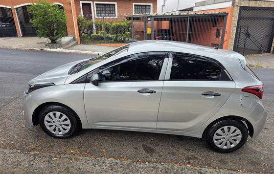 HYUNDAI HB20 1.0 UNIQUE 12V FLEX 4P MANUAL HYUNDAI HB20 1.0 UNIQUE 12V FLEX 4P MANUAL